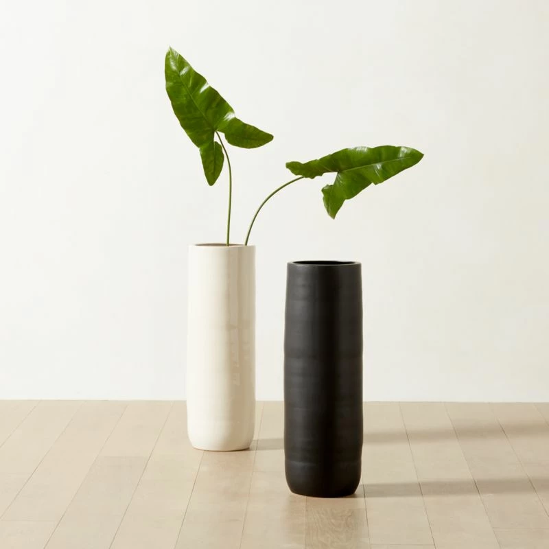 Reo Tall Black Vase - Elegant Home Accessory for Modern Decor - Image 4